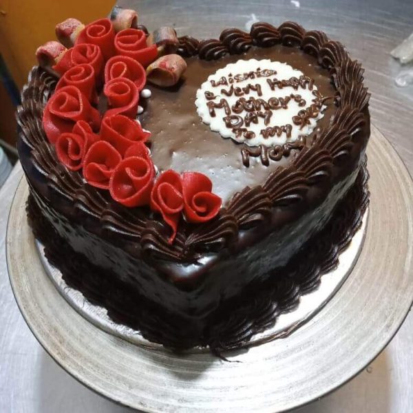 Happy Mother's Day Heart Style Cake in Pakistan.