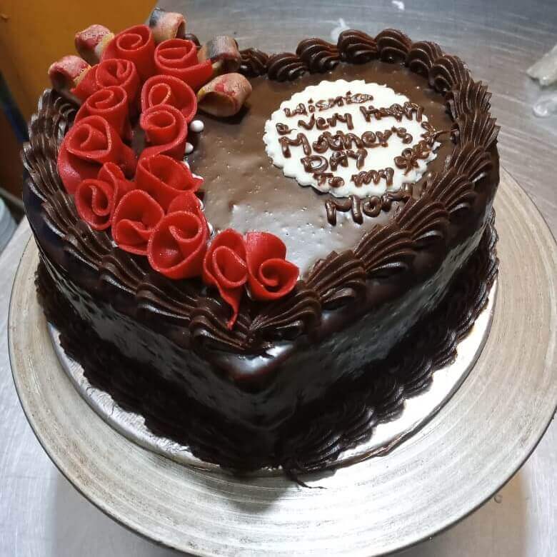 Happy Mother’s Day Heart Style Cake in Pakistan.