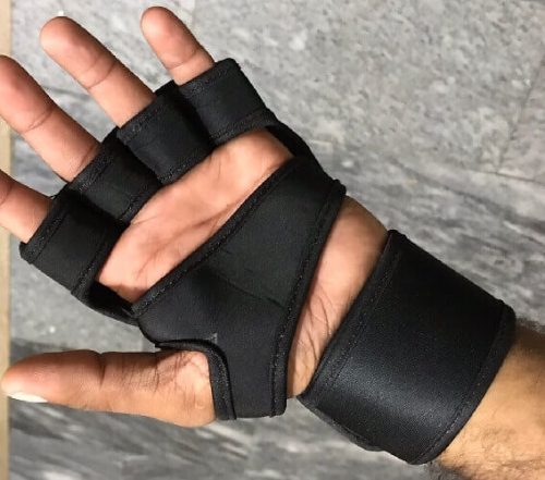 bodybuilding stylish workout black gloves price in Pakistan
